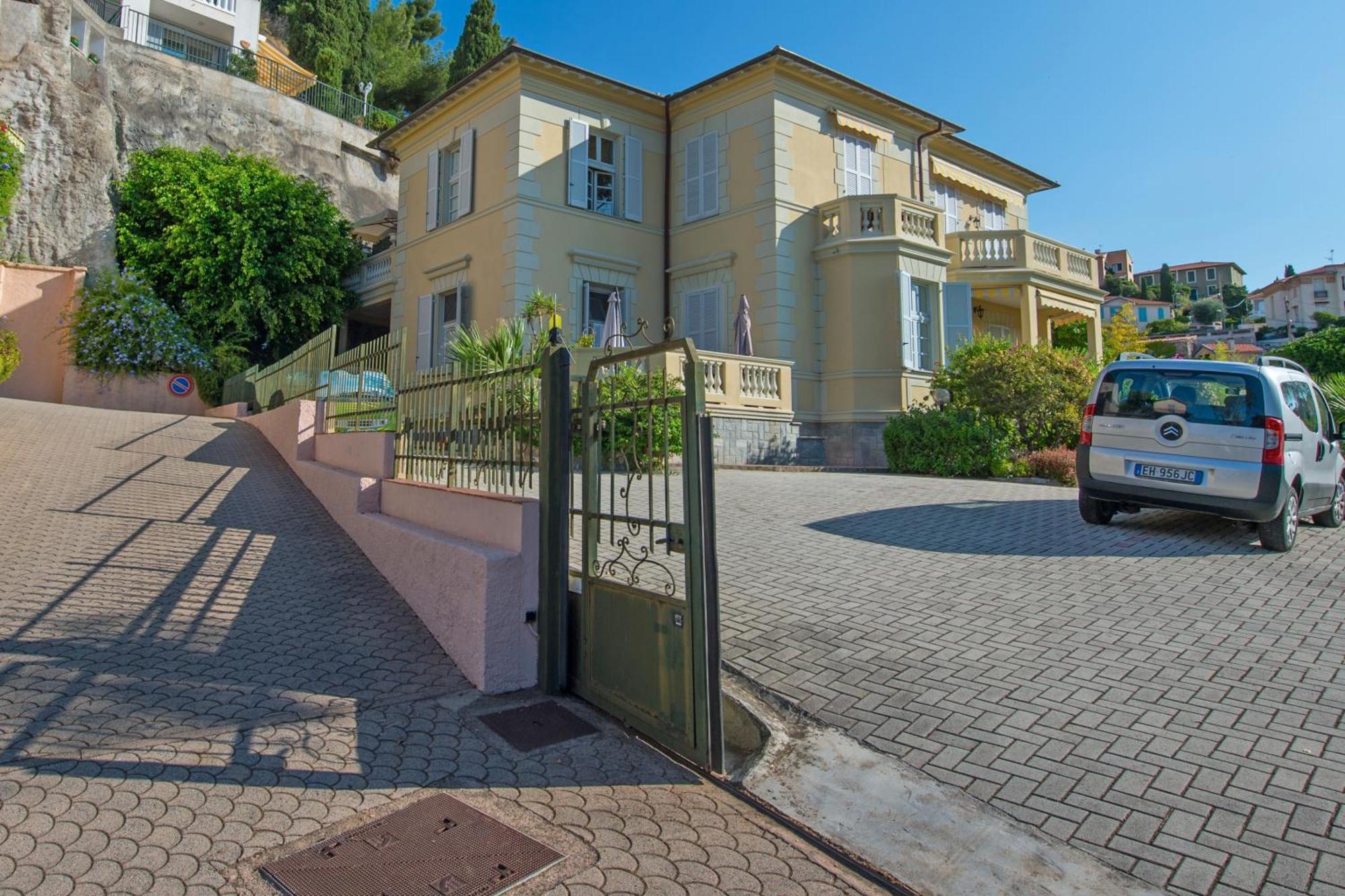 Oliviers -Agreable 2 Pieces Dans Maison Bourgeoise مينتون المظهر الخارجي الصورة